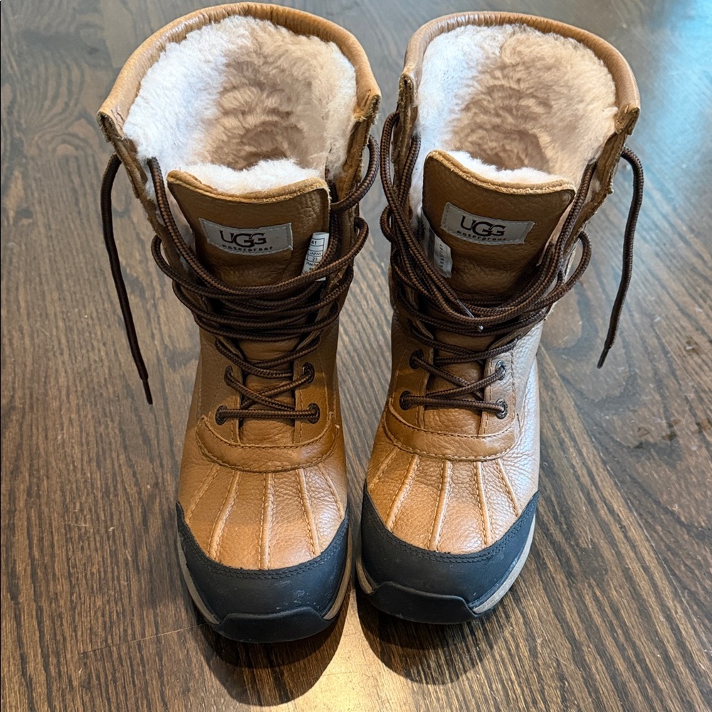UGG Adirondack in chestnut Snow Boots size 6